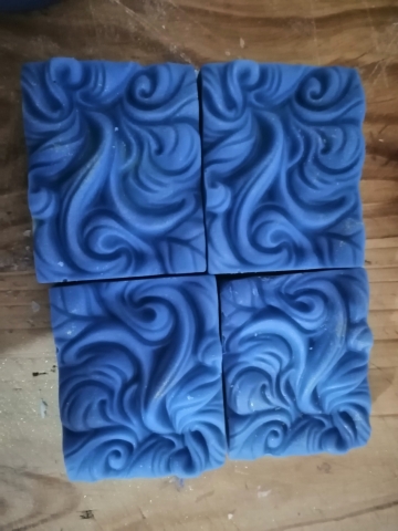 Blue waves-klein.jpg