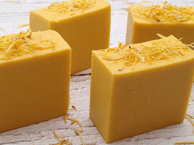 Calendula mit Mandelmilch 01.jpg verkleinert.jpg